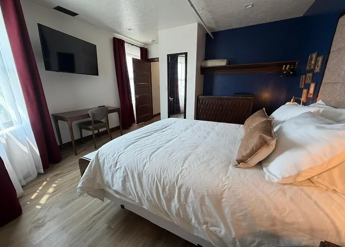 Historic Tomahawk Hotel *